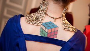 Една недискретна татуировка