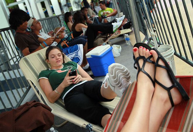 Пред магазин на "Епъл"