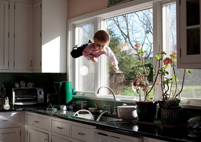 Летящо бебе в кухнята