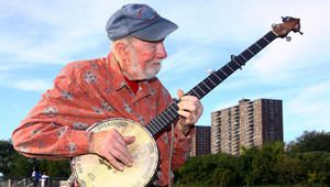 Пийт Сийгър на 90