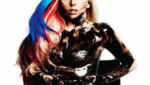 Гага печели от Twitter