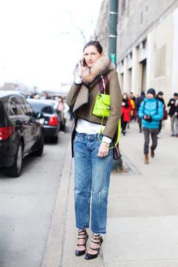 С дънките на гаджето и високите токчета