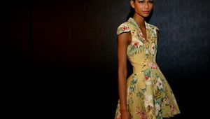 Шанел Иман в рокля на цветя