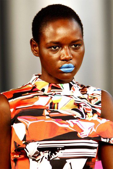 Цветни устни