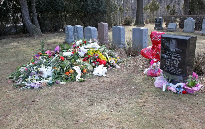Гробът на Уитни Хюстън