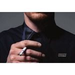 Майкъл Фасбендър с цигара