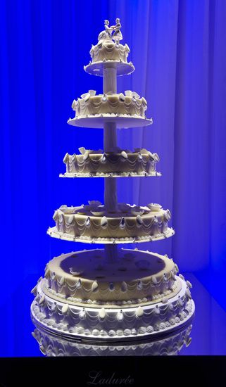 Сватбена торта по дизайн на Laduree