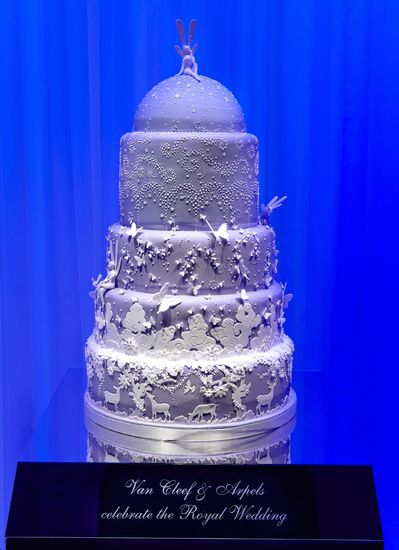 Сватбена торта по дизайн на Van Cleef and Arpels