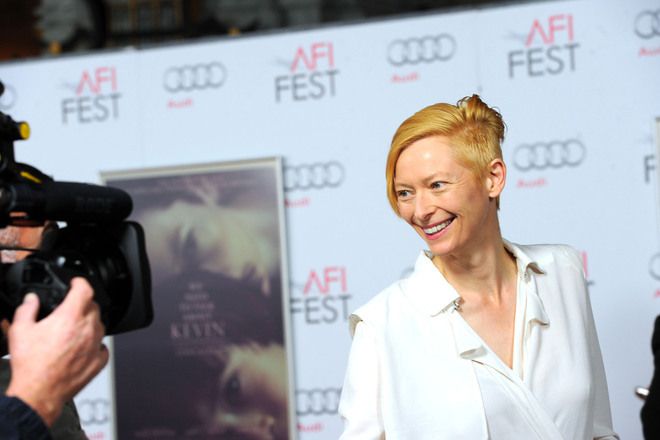 Tilda suintan s harakternata si pricheska