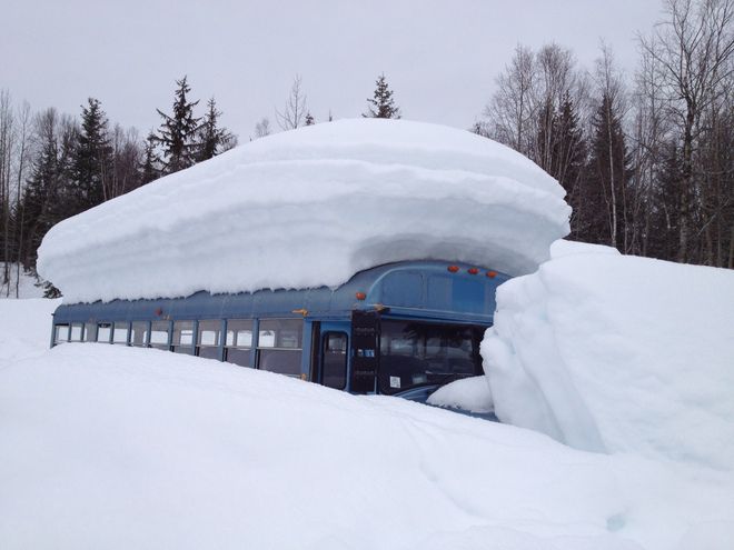 Затрупан автобус в Аляска