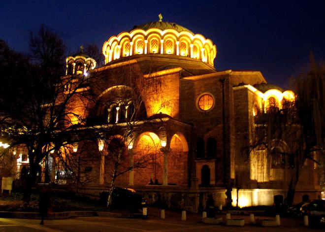 "Света Неделя" нощем