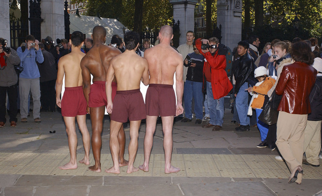 Голи, но не съвсем