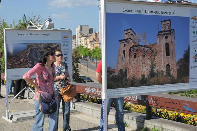 Фотоизложба на Моста на влюбените