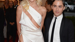 Аня Рубик с дизайнера на роклята си