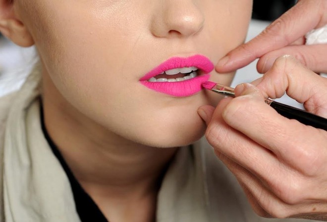 От червилото се пълнее