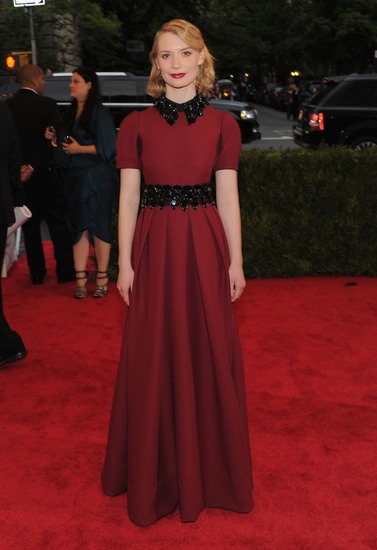 Мия Васиковска в "Прада"