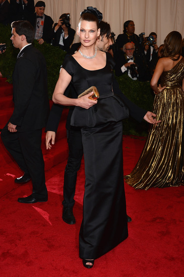 Линда Еванджелиста в "Прада"