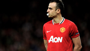 Бербатов с дъвка на терена