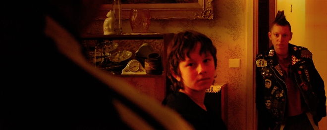 Кадър от "Подслон"