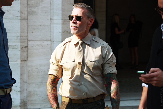 Скрий си вратовръзката (1)