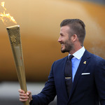 Бекъм с олимпийския факел