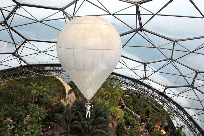 Олимпийският факел лети с балон