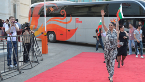 Софи по червения килим в Баку