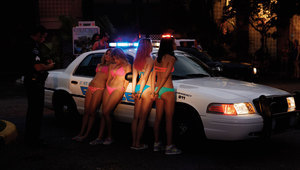 Четири тийн мацки по бански