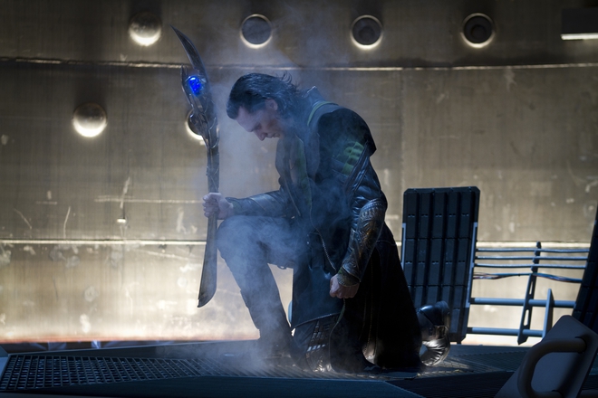 Том Хидълстън като Локи в "Отмъстителите"