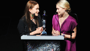 Мери-Кейт и Ашли Олсън с наградата за моден дизайн
