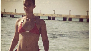 Алиша Кийс по бански