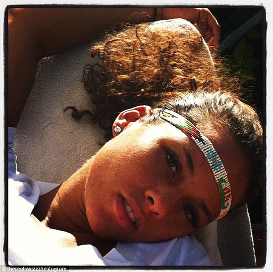 Алиша Кийс без грим