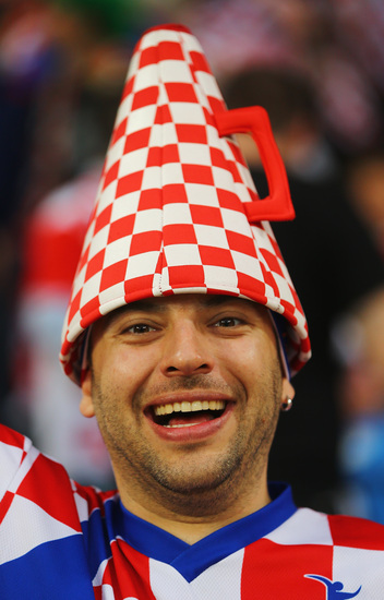 Евро 2012: Хърватски фен с оригинална шапка
