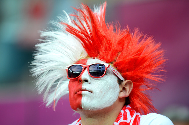 Евро 2012: Фен в червено и бяло