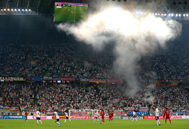 Евро 2012: Дим над терена