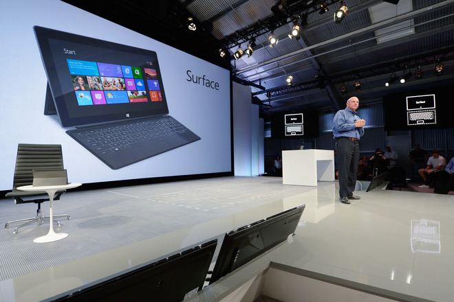 Стив Балмър представя таблета на "Майкрософт"