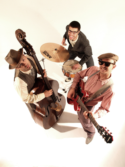 Ogi 23 в клипа си Black Magic Woman