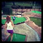 Алисия учи Валери-младши на голф