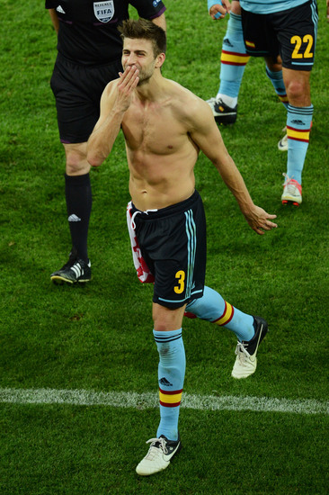Евро 2012: Въздушна целувка от Жерар Пике