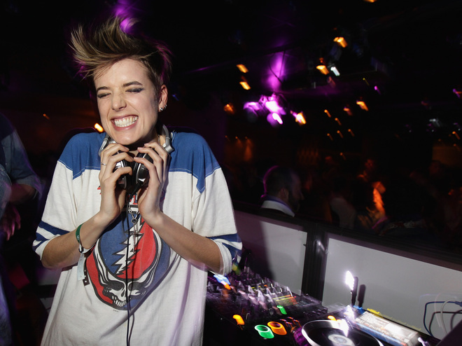 Агнес Дийн като диджей, 2011 г.