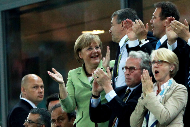 Евро 2012: Аплаузи от Ангела Меркел