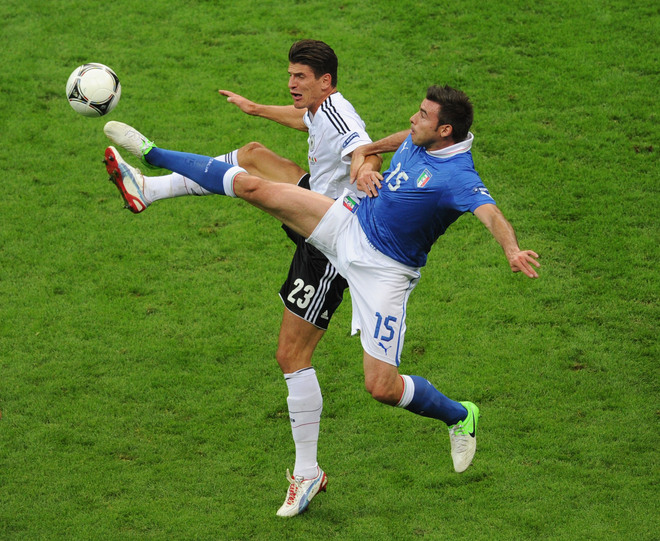 Евро 2012: Бардзали срещу Гомес