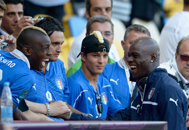 Евро 2012: Балотели с фенове