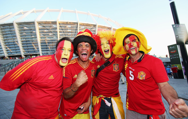 Евро 2012: Испански фенове пред стадиона