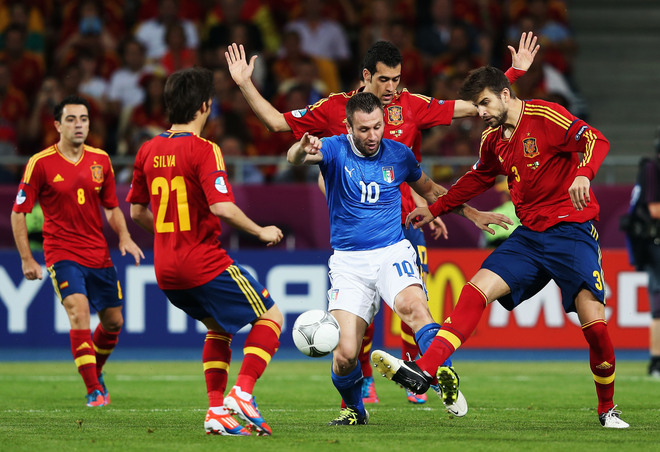 Евро 2012: Касано срещу трима