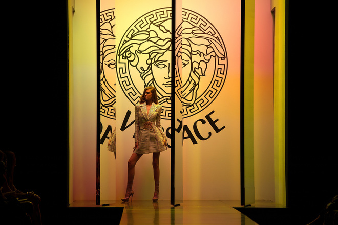 Висша мода от "Версаче" за есен-зима 2013