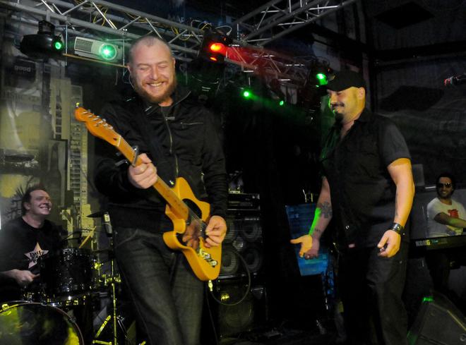 Дичо и Митко Кърнев на една сцена