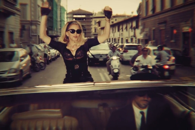 Madona v turn up the radio