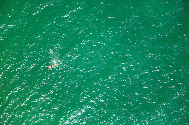 Самотен плувец