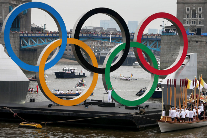 Лондон 2012: Олимпийският огън и кръговете